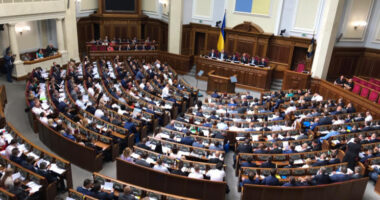 парламентський комітет заборонив Порошенку брати участь у пленарних засіданнях