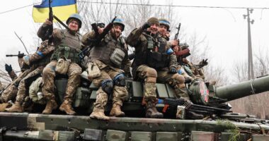 Військові ЗСУ на танку