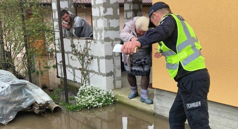 На Київщині розмило дамбу