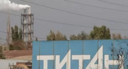 Окупанти вивозять обладнання з Кримського титана