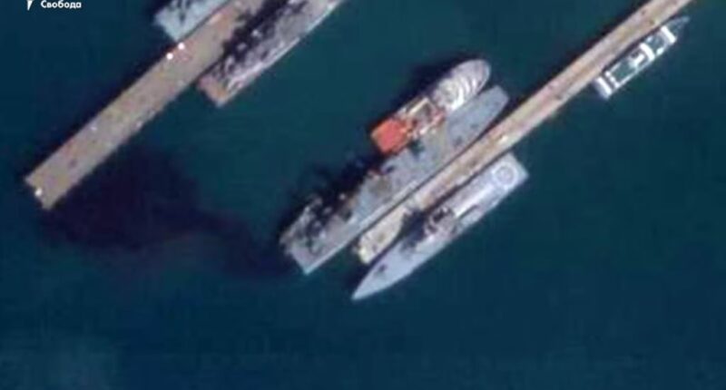 Фото пошкодженого російського корабля в Новоросійську