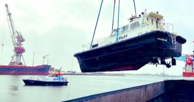 Франція не відправлятиме суда до Ормузу