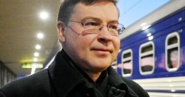 Домбровскіс пропонує заміну репараційному кредиту