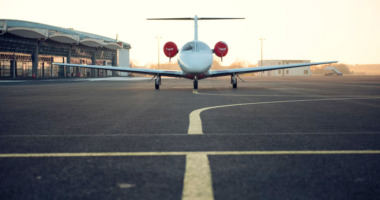 Летить літак