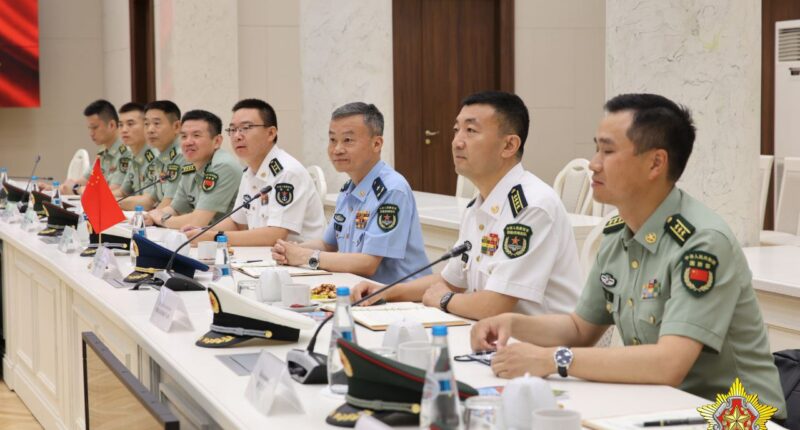 Військова делегація Китаю в Білорусі