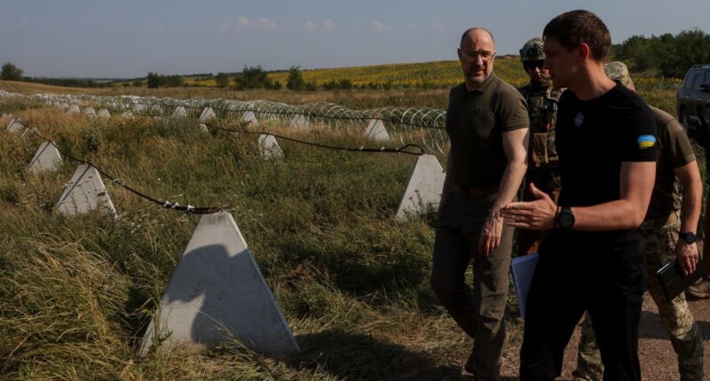 Шмигаль перевіряє оборонні укріплення на Запоріжжі