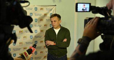 Сухомлин достроково склав повноваження