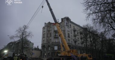 ДСНС третій день розбирає завали на Печерську