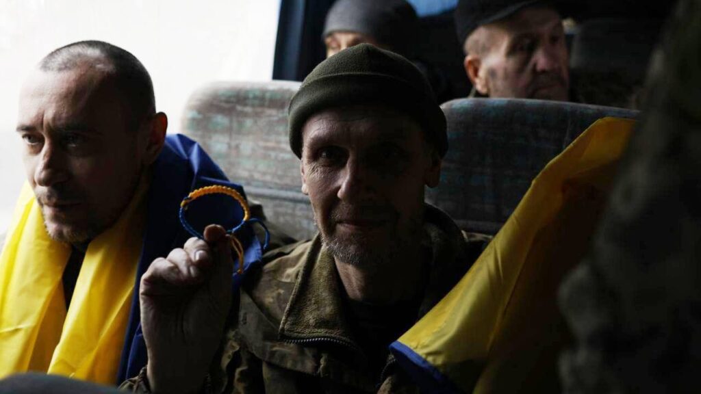 З російського полону повернули 150 українських захисників 5