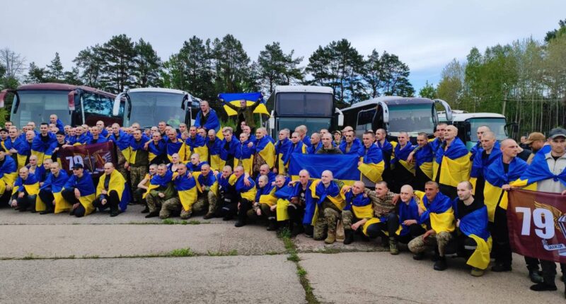 В Україну повернули полонених бійців