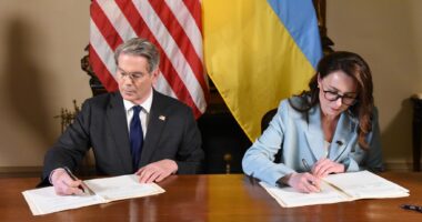 Свириденко і Бессент підписали угоду про копалини