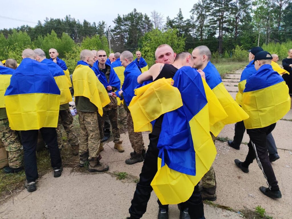 В Україну повернули 205 полонених воїнів 1