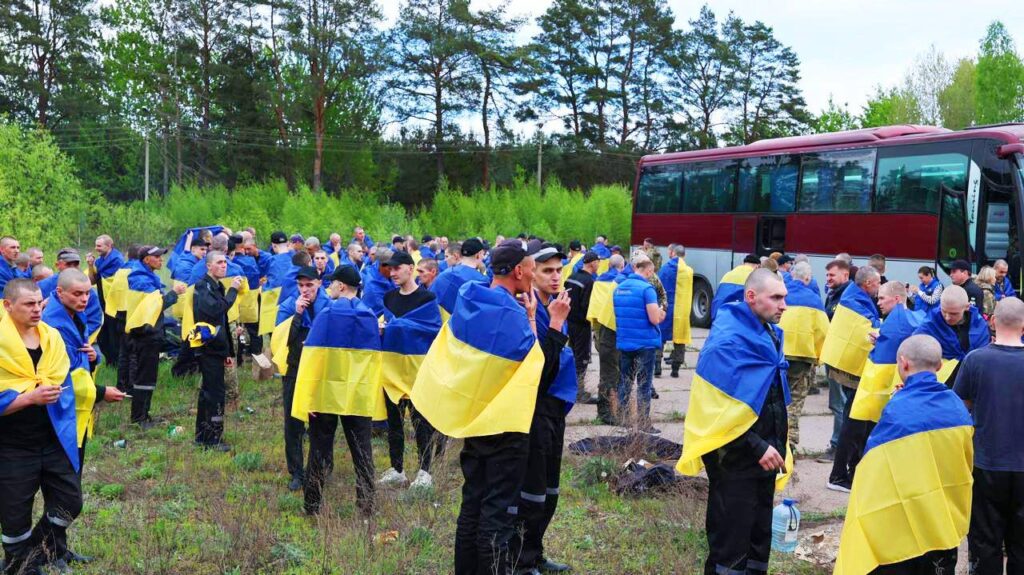 В Україну повернули 205 полонених воїнів 7