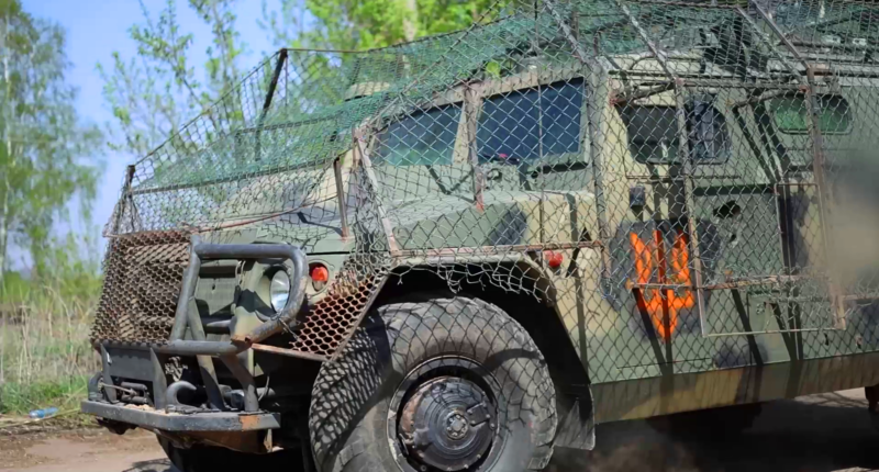 Прикордонники показали, як використовують захоплений російський “Тигр” на службі