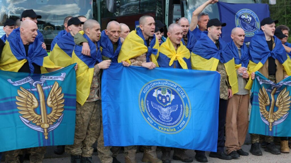 Україна повернула з російського полону чергову групу оборонців 4