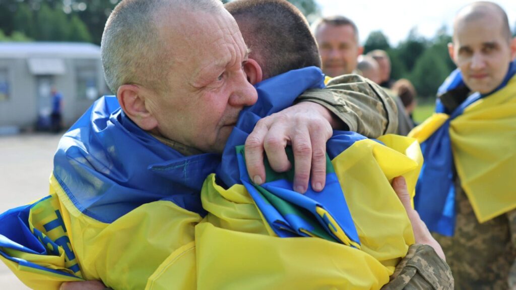 Україна повернула з російського полону чергову групу оборонців 3
