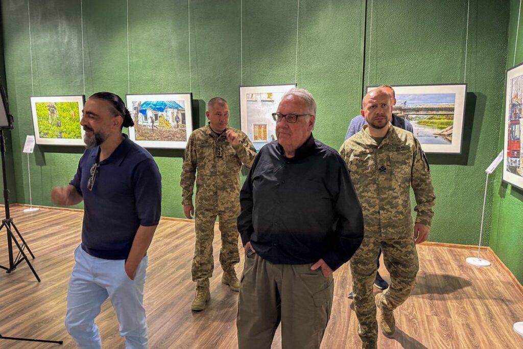 Американський підприємець Баффет відвідав прикордонників та відкрив власну фотовиставку в Одесі 5