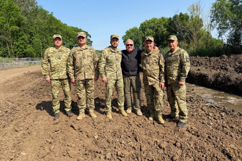 Американський підприємець Баффет відвідав прикордонників та відкрив власну фотовиставку в Одесі 7
