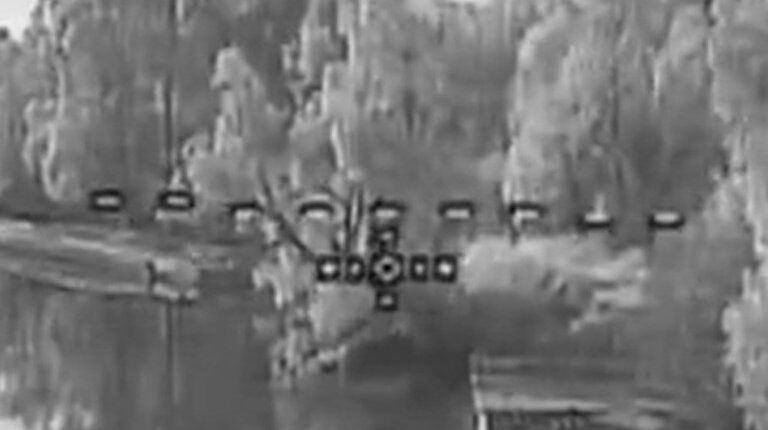 Оператори “Сталевого кордону” показали, як нищать укриття та техніку ворога на Курському напрямку