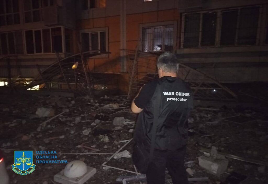 РФ атакувала Одесу дронами: є 10 влучань, вирували пожежі, одна людина загинула 4