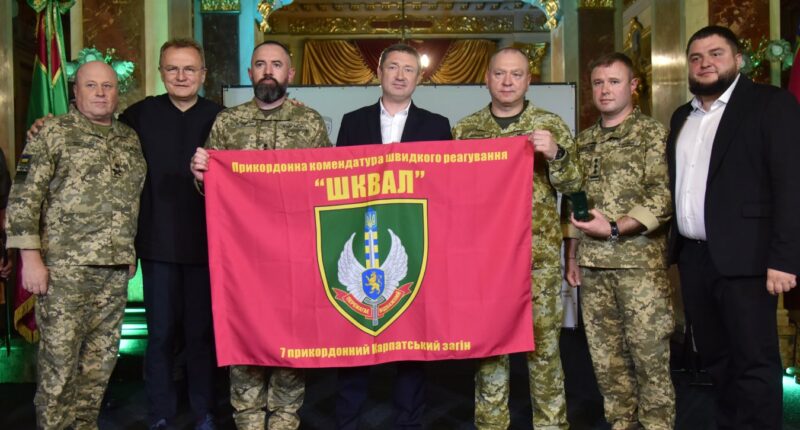 Голова ДПСУ Дейнеко нагородив воїнів комендатури “Шквал”, які утримували оборону в Серебрянському лісництві