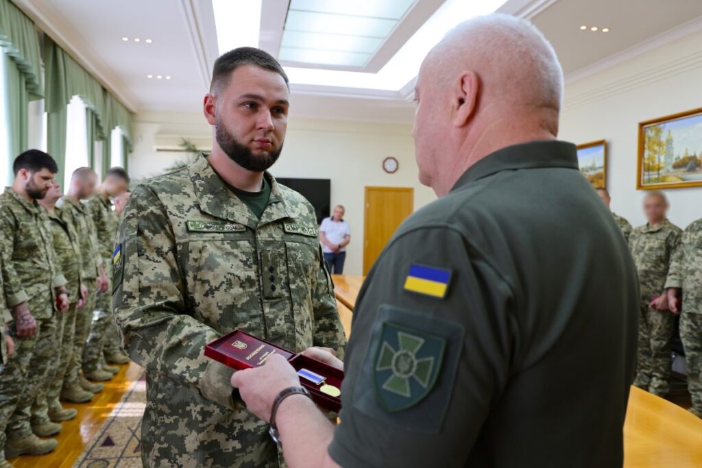 Українським прикордонникам вручили нагороди за мужність у бойових діях 9
