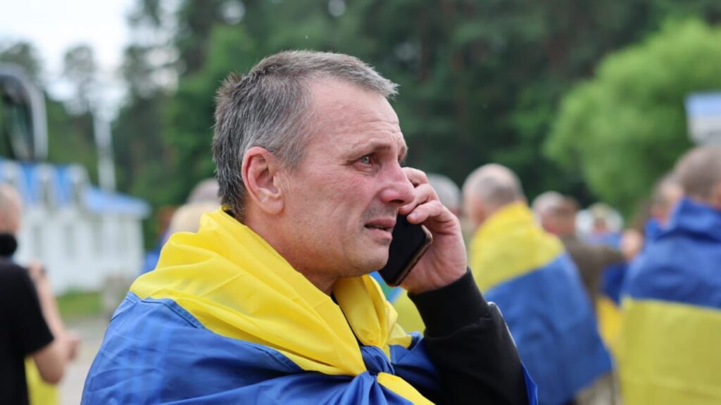 В Україну повернули військових і цивільних, які були у неволі з 2022 року 7