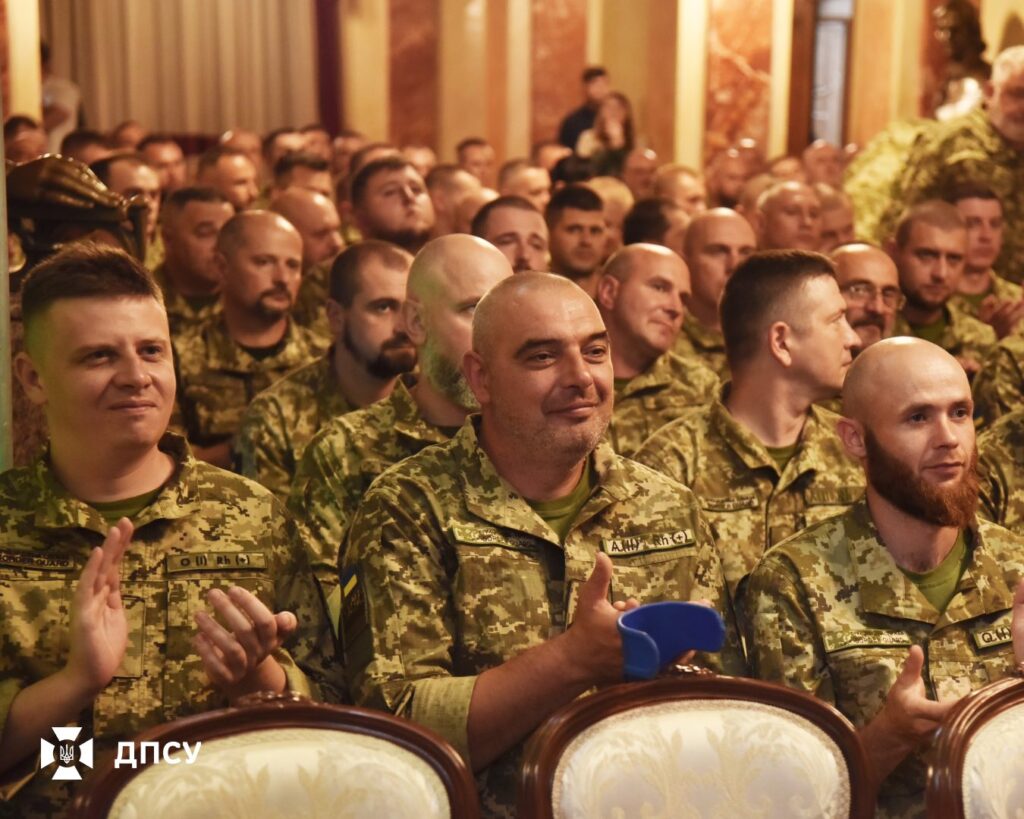 Голова ДПСУ Дейнеко нагородив воїнів комендатури “Шквал”, які утримували оборону в Серебрянському лісництві 2