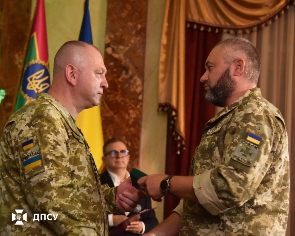 Голова ДПСУ Дейнеко нагородив воїнів комендатури “Шквал”, які утримували оборону в Серебрянському лісництві 4