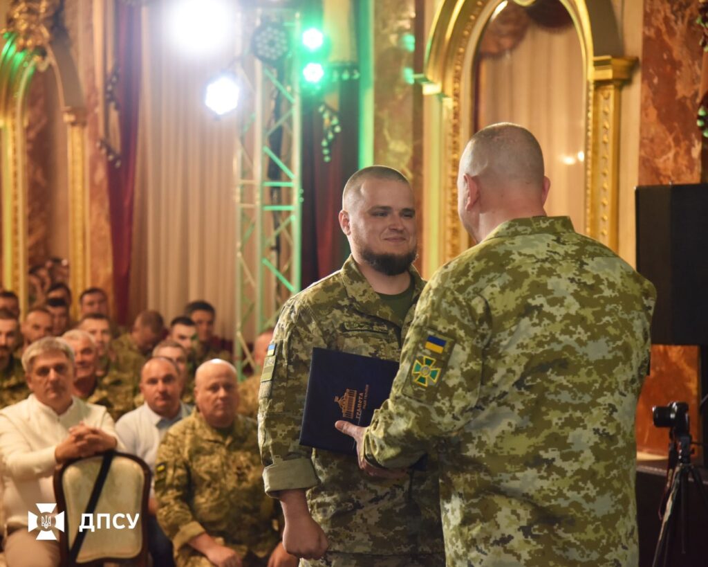Голова ДПСУ Дейнеко нагородив воїнів комендатури “Шквал”, які утримували оборону в Серебрянському лісництві 5