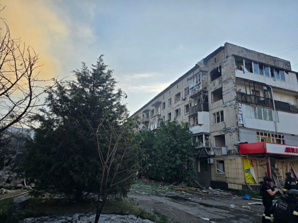 Армія РФ скинула 500-кілограмову бомбу на Добропілля 1