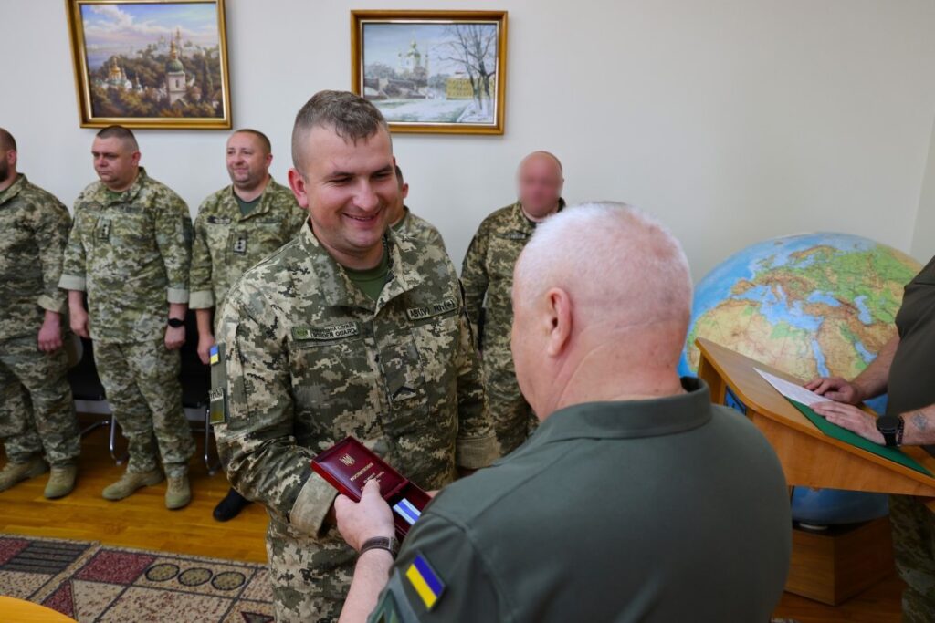 Українським прикордонникам вручили нагороди за мужність у бойових діях 5