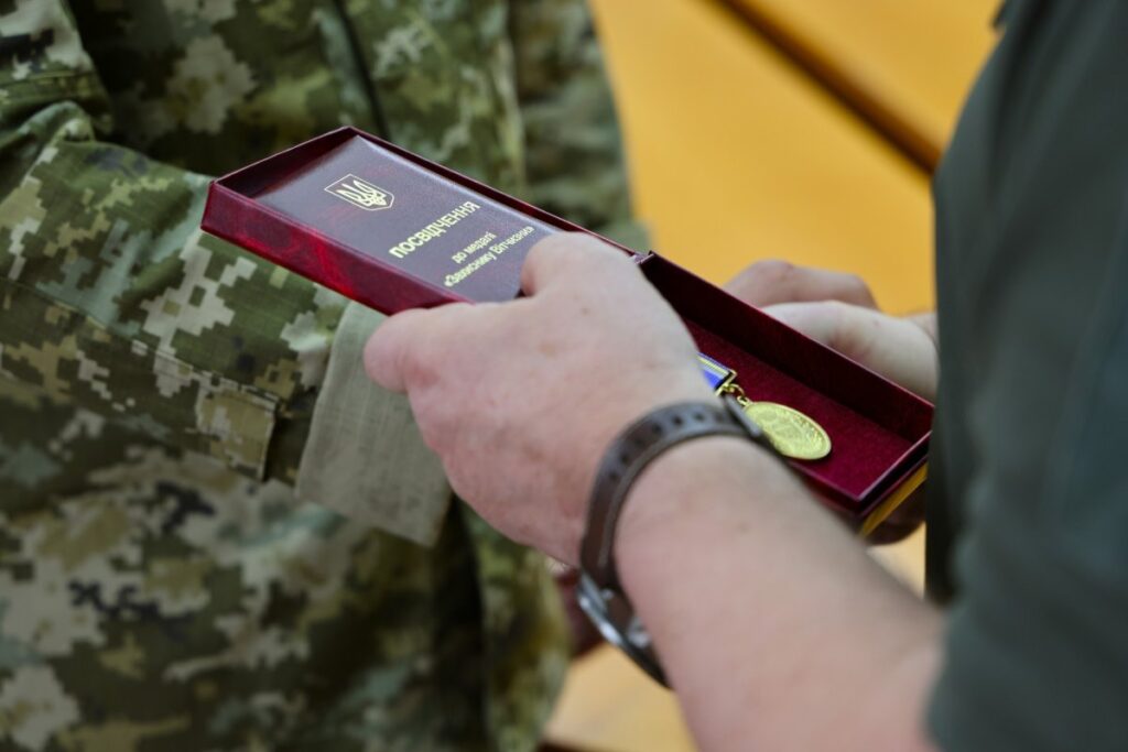 Українським прикордонникам вручили нагороди за мужність у бойових діях 8