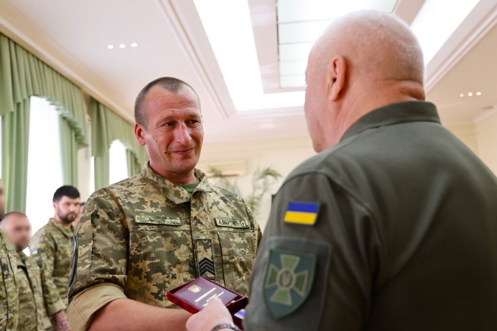 Українським прикордонникам вручили нагороди за мужність у бойових діях 1