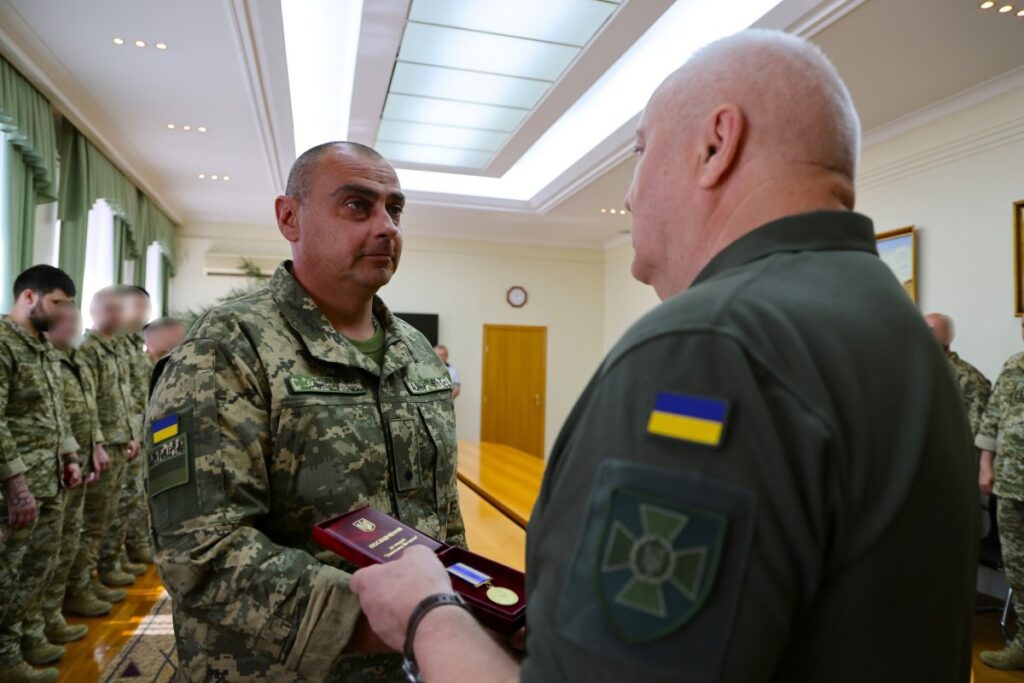 Українським прикордонникам вручили нагороди за мужність у бойових діях 3