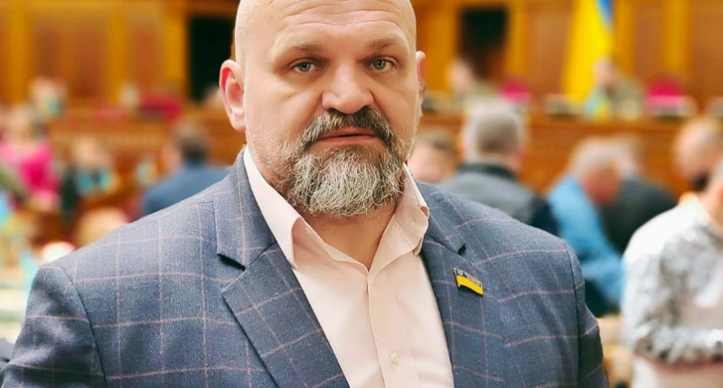 Народний депутат від партії “Слуга народу” та почесний президент Федерації стронгмену України Василь Вірастюк
