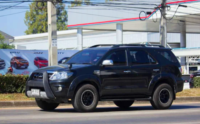 Автомобіль Toyota Land Cruiser Prado 2025 року випуску