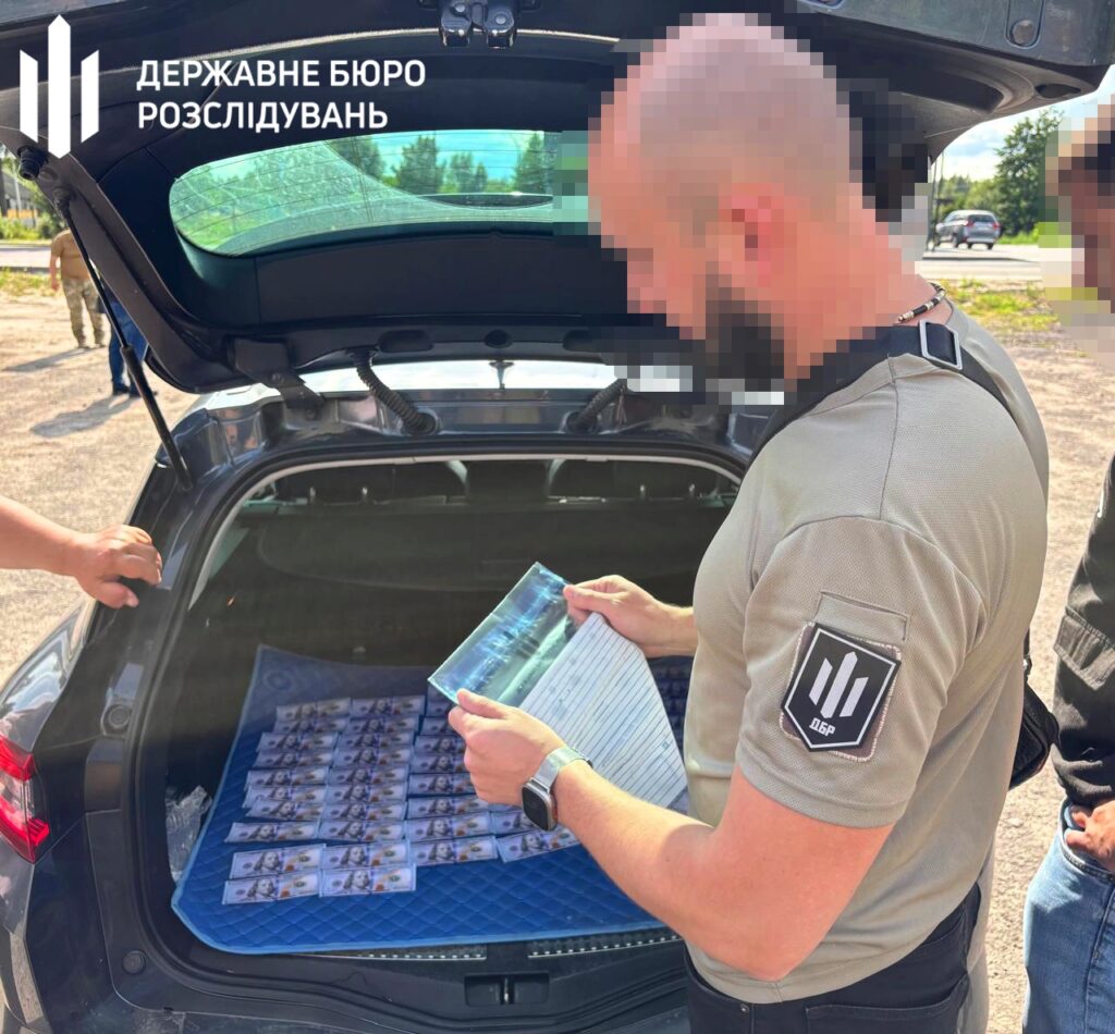 На Волині викрили військового, який організував схему виїзду за кордон 3