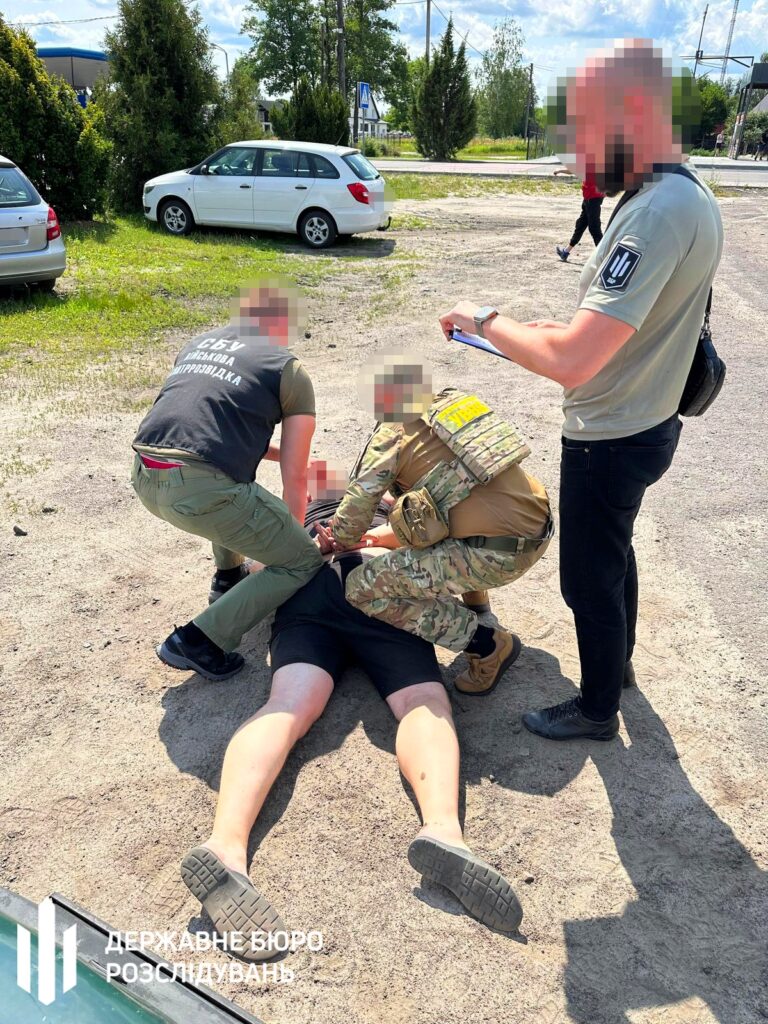 На Волині викрили військового, який організував схему виїзду за кордон 4