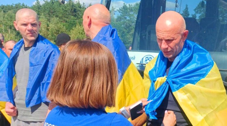 Повернення українських полонених