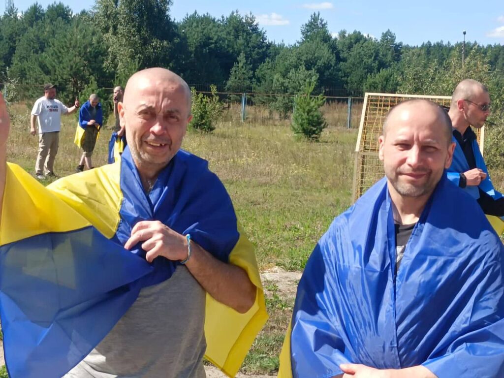 В Україну повернули людей, серед яких й полонені з 2014 року 5