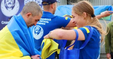 В Україну повернули людей, які понад три роки перебували в полоні РФ