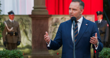 Навроцький очолив рейтинг довіри у Польщі