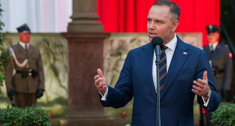 Навроцький очолив рейтинг довіри у Польщі