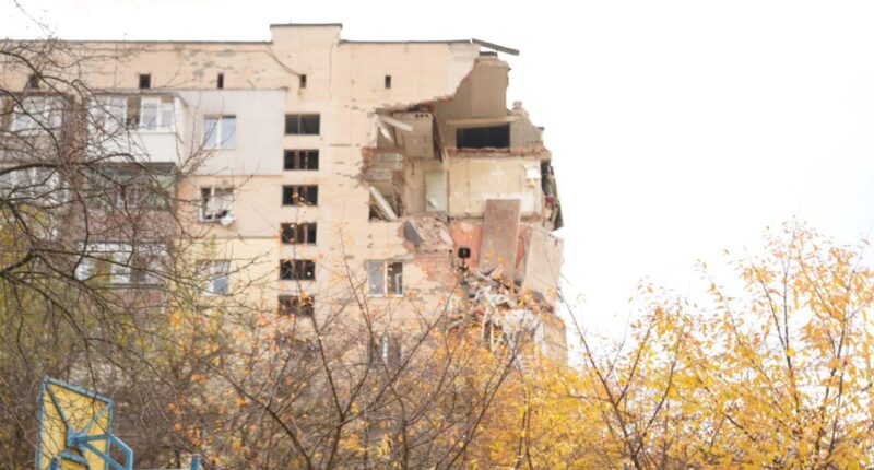 Зруйнований будинок.