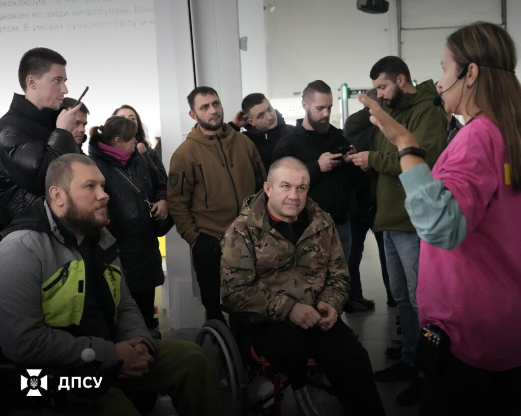 Бійці ДПСУ, які проходять реабілітацію, відвідали виставку Ukraine WOW 3