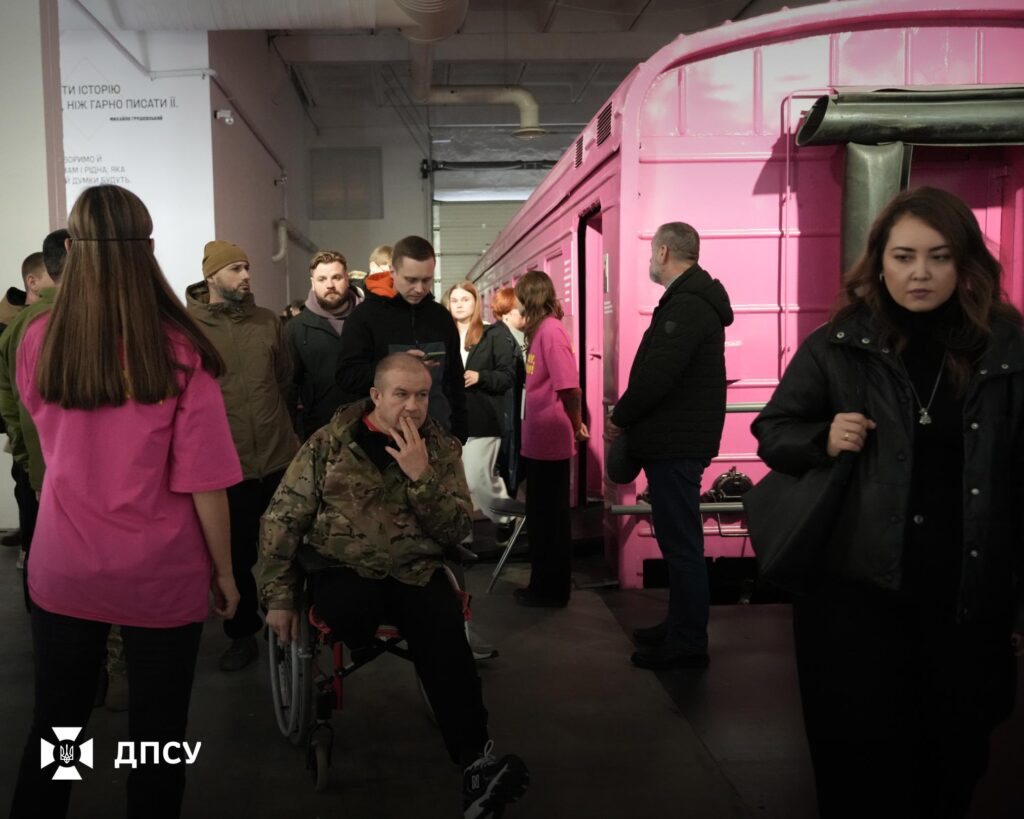 Бійці ДПСУ, які проходять реабілітацію, відвідали виставку Ukraine WOW 8