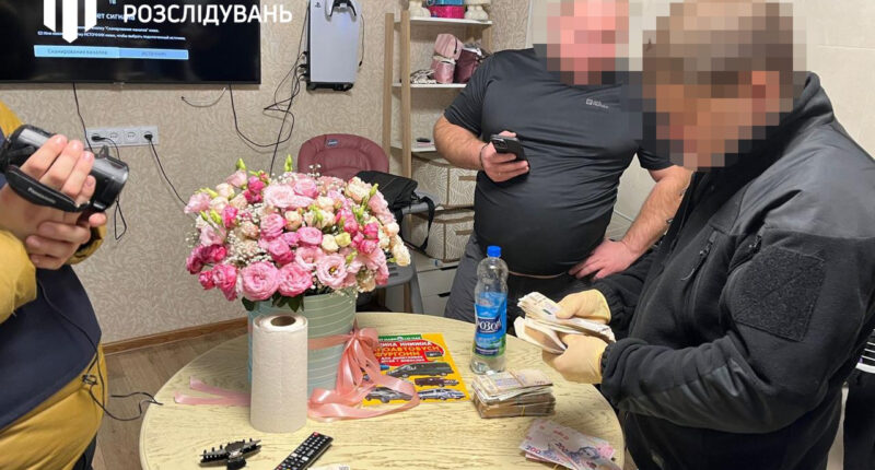 ДБР на Донеччині викрила військових