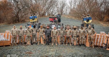 Українські розвідники отримали рушниці та спецспорядження від благодійників