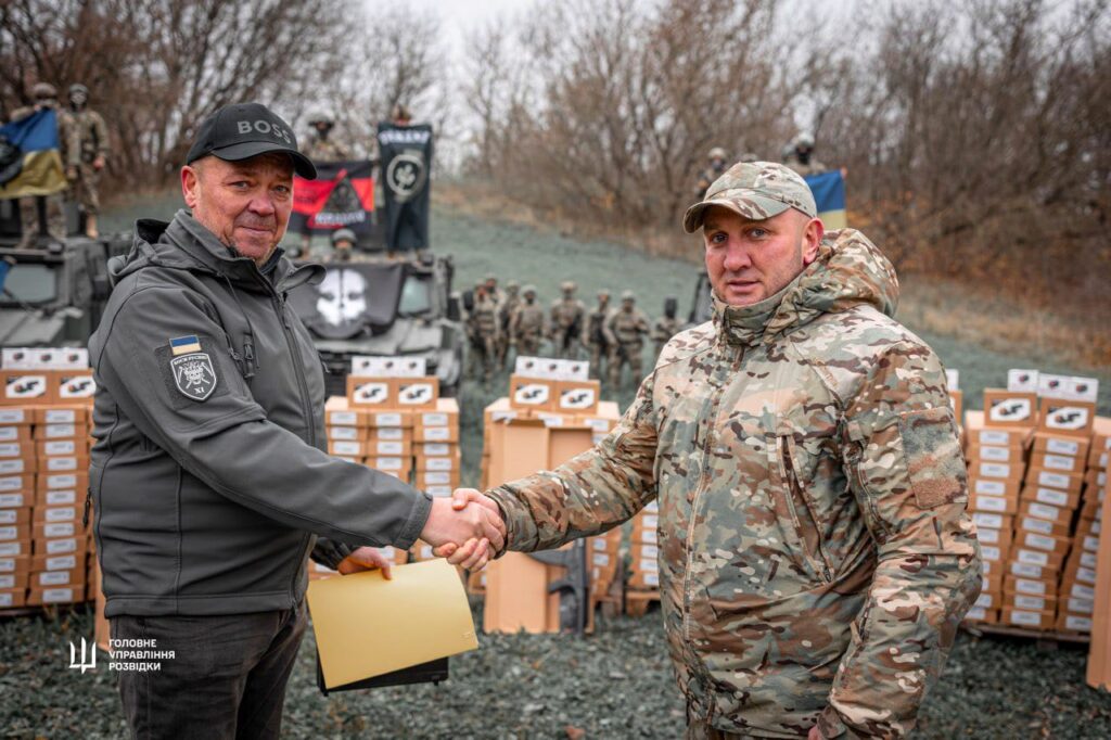 Українські розвідники отримали рушниці та спецспорядження від благодійника з Нідерландів 2